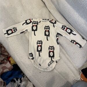 Bobo Choses Cream and Black Cat Clock Long Sleeve Bodysuit, 6-12 months
